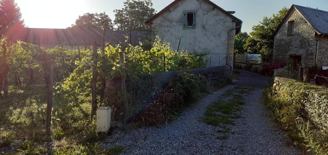 Gite Les Petits Chemins Ledeuix Kültér fotó